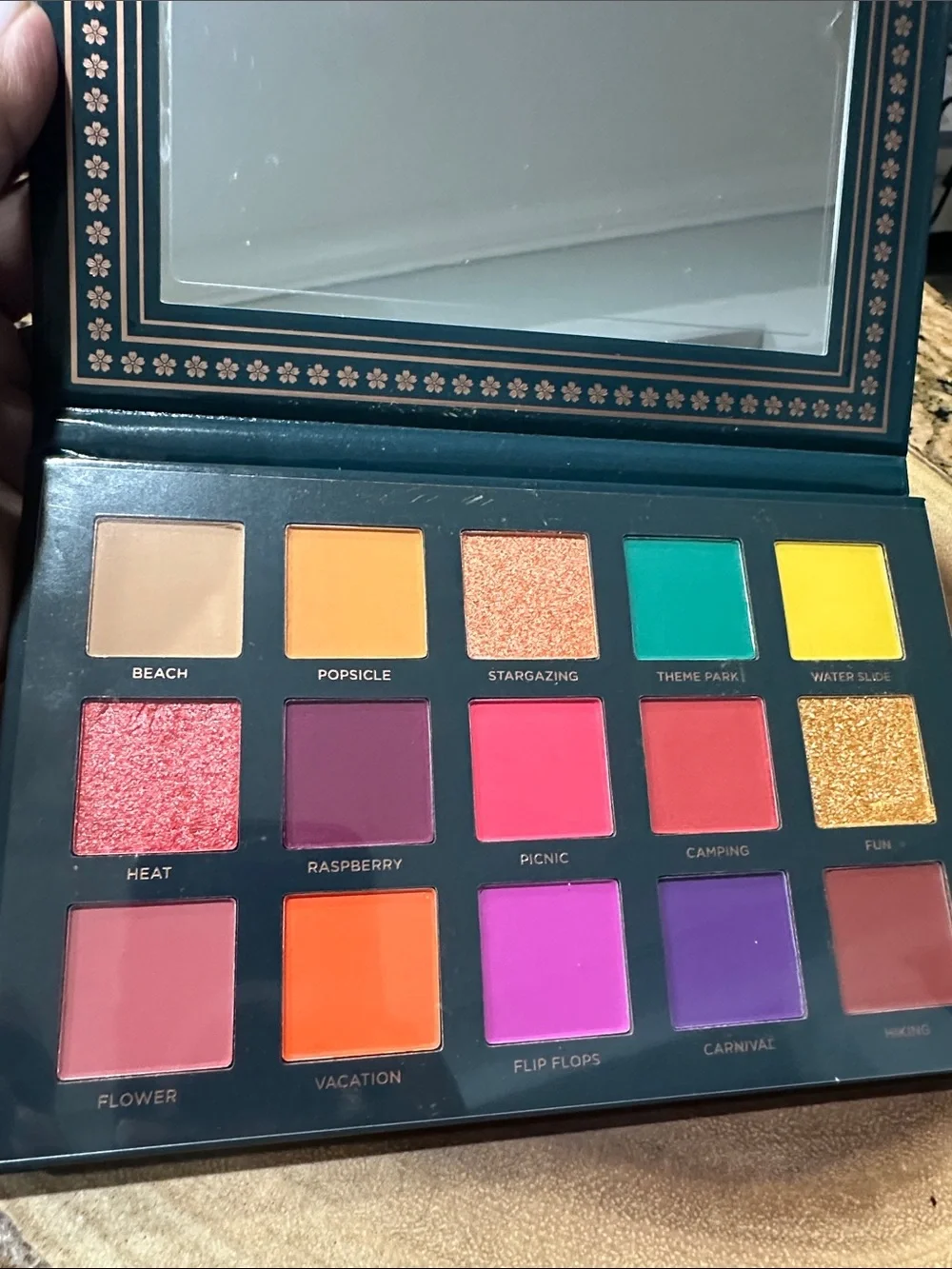 Ace Beaute Nostalgia Eyeshadow Palette